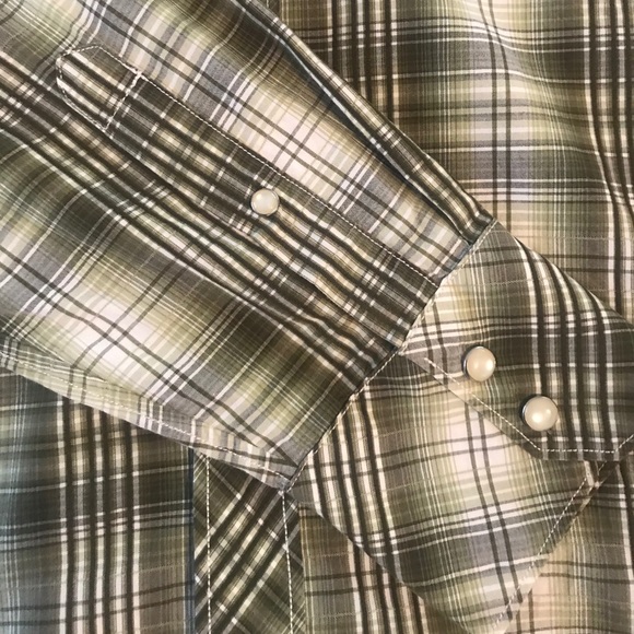 Banana Republic long sleeved plaid button down - Picture 5 of 5